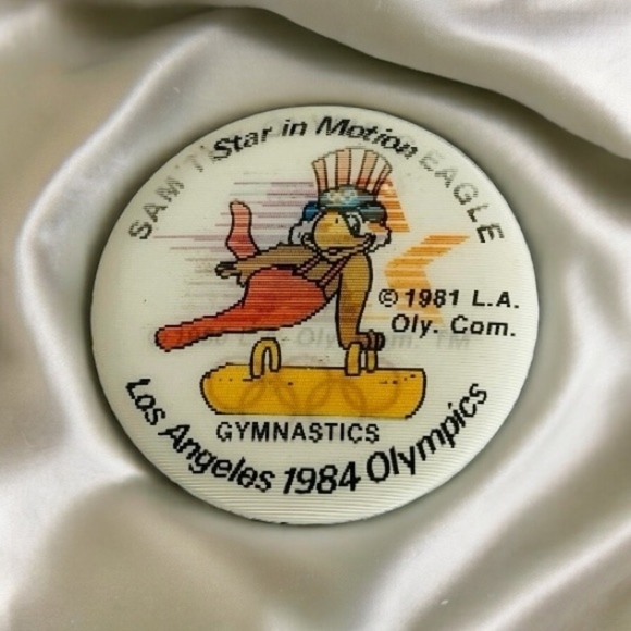 VNTG Pin Sam the Olympic Eagle ’84 Los Angeles Flicker Pinback Button GYMNASTICS - Picture 1 of 4